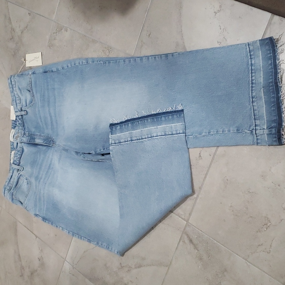 Trendy wide leg jeans